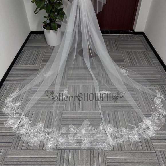 Elegant White Floral Lace Veil main image 5